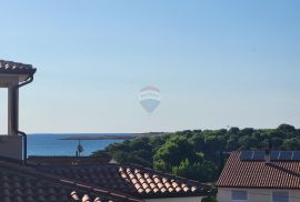 Istra, Premantura, samostojeća kuća s pogledom na more blizu plaže, Medulin, Дом