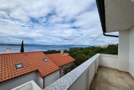 Dramalj,Crikvenica - kuća 250 m od mora, 3 stana, parking, Crikvenica, Kuća