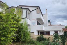 Dramalj,Crikvenica - kuća 250 m od mora, 3 stana, parking, Crikvenica, Famiglia