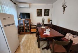 Dramalj,Crikvenica - stan 2s+db sa terasom s pogledom i parkirnim mjestom, Crikvenica, Apartamento