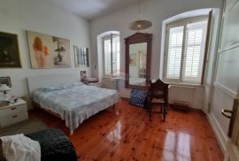 Rovinj - autohtona austrougarska villa 155 m2 u centru grada, Rovinj, Maison