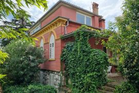 Rovinj - autohtona austrougarska villa 155 m2 u centru grada, Rovinj, Casa