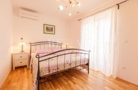 Vrh, Krk - novoizgrađena vila s bazenom, Krk, Maison