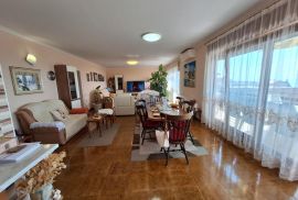 Kastav - kuća s tri stana, 1650 m2 zemljišta, Kastav, House