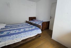 Murter, centar, kamena kuća 110 m2 za adaptaciju, Murter, Casa