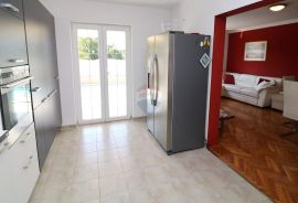 POREČ-stan s privatnim bazenom, Poreč, Appartement