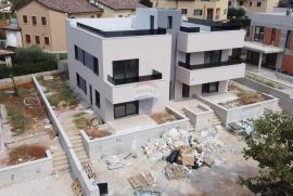 Poreč, stan u novogradnji s vrtom, Poreč, Appartment