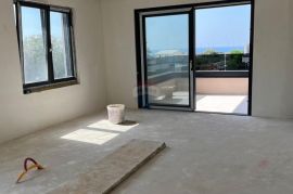 Poreč, moderan stan u novogradnji s krovnom terasom, Poreč, Appartement