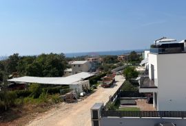 Poreč, moderan stan u novogradnji s krovnom terasom, Poreč, Appartement