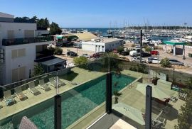 Istra,Novigrad - Stan prvi red do mora s krovnom terasom, Novigrad, Apartamento