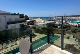 Istra,Novigrad - Stan prvi red do mora s krovnom terasom, Novigrad, Appartment