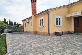 Istra, Rovinj okolica, prizemna kuća 156m2 s okućnicom 480m2, Rovinj, House