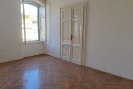 Rijeka, Centar, 109 m2, za adaptaciju, Rijeka, Appartment