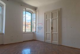 Rijeka, Centar, 109 m2, za adaptaciju, Rijeka, Appartment