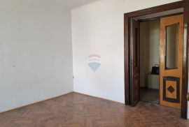 Rijeka, Centar, 109 m2, za adaptaciju, Rijeka, Appartment