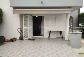 Baška - prizemlje 66m2, okućnica 90m2, Baška, Flat