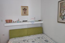 Baška - prekrasan apartman s okućnicom, blizu mora, Baška, Appartment