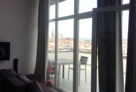 Umag, centar - jedinstveni penthouse studio, izvanredan pogled, Umag, Stan