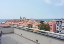 Umag, centar - jedinstveni penthouse studio, izvanredan pogled, Umag, Appartement