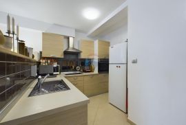 Pula, stan sa 2SS, pogled na more, najam, Pula, Appartment