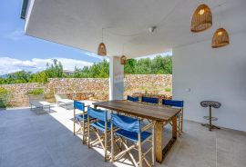 OTOK KRK-GRAD KRK,bliža okolica mode3rna villa na prodaju, Krk, Kuća