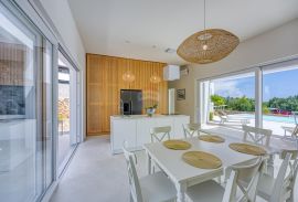 OTOK KRK-GRAD KRK,bliža okolica mode3rna villa na prodaju, Krk, Haus