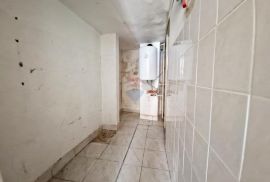 Donja Dubrava, Vinodolska 47 | Dvojna Kuća za adaptaciju s dvorištem, 102m2, Donja Dubrava, House