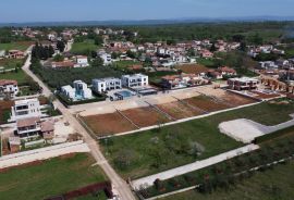 Kaštelir - građevinska parcela s građevinskom dozvolom za izgradnju villa odmah 809 m2, Kaštelir-Labinci, Γη