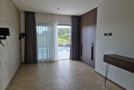 Rovinj, okolica - nova kuća 291 m2 s preljevnim bazenom na okućnici od 1180m2, Rovinj, بيت