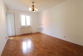 PULA, CENTAR, komforni stan u kvalitetnoj zgradi, Pula, Apartamento