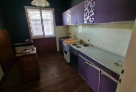 Zagreb, Dubrava (Vinodolska), kuća za adaptaciju 3SS+DB+3garaže, Donja Dubrava, Famiglia