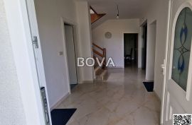 Kuća 220 m2 – Poljica Brig *Velika okućnica* (ID-2481/E), Nin, Famiglia