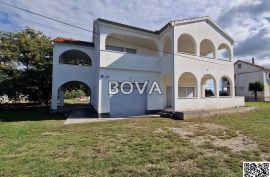 Kuća 220 m2 – Poljica Brig *Velika okućnica* (ID-2481/E), Nin, Famiglia