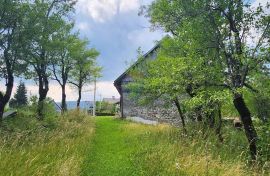 Gorski kotar, Kupjak - građevinski teren sa dvorišnom zgradom 1426 m2, Ravna Gora, Земля