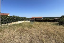 Istra, Poreč - okolica, građevinsko zemljište u centru manjeg naselja, Poreč, Land