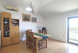 Istra,Umag,kuća sa tri stana i dvorištem!, Umag, House