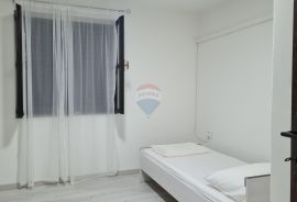 Istra, Poreč dva stana u prizemlju vrhunska lokacija, Poreč, Appartment