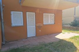 Selce- prizemlje 46.25m2 sa okućnicom i parkingom, Crikvenica, Apartamento