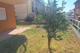 Selce- prizemlje 46.25m2 sa okućnicom i parkingom, Crikvenica, Appartement