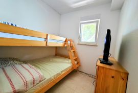 OTOK KRK-GRAD KRK,apartman u prizemlju sa vrtom, Krk, Daire