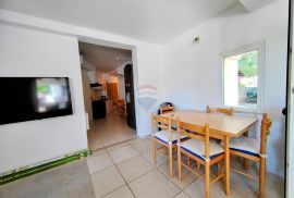 OTOK KRK-GRAD KRK,apartman u prizemlju sa vrtom, Krk, Daire