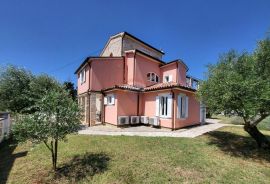 Istra, Marčana, samostojeća kamena villa s bazenom, Marčana, Famiglia