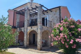 Istra, Marčana, samostojeća kamena villa s bazenom, Marčana, House