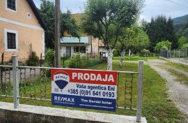 Gorski kotar, Brod na Kupi - autohtona kuća za adaptaciju na 50 m udaljenosti od Kupe, Delnice, بيت