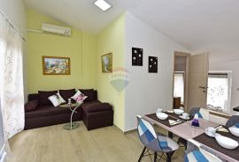 Istra, Poreč, apartmanska kuća s 5 stambenih jedinica i bazenom, Poreč, Maison