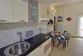 Istra, Poreč, apartmanska kuća s 5 stambenih jedinica i bazenom, Poreč, Дом