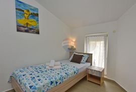 Istra, Poreč, apartmanska kuća s 5 stambenih jedinica i bazenom, Poreč, Casa