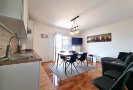 OPATIJA,CENTAR- stan, parking, okućnica, balkon, pogled na more, Opatija, Appartment