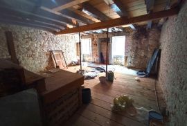 Rovinj, tri etaže za renovaciju sa puno potencijala - stari grad - 117 m2, Rovinj, Flat