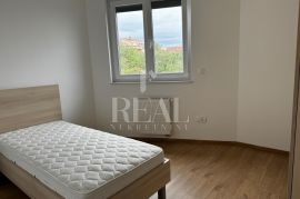 Fantastičan stan s garažom, kompletno namješten!, Rijeka, Appartment